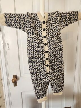 100% American Cashmere Cream & Navy Baby Onesie Pajamas 3-6 Mo